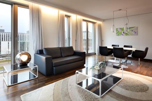 Family Room (3 Adults)