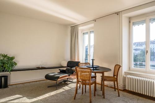 Junior Suite  with View to Rhine River