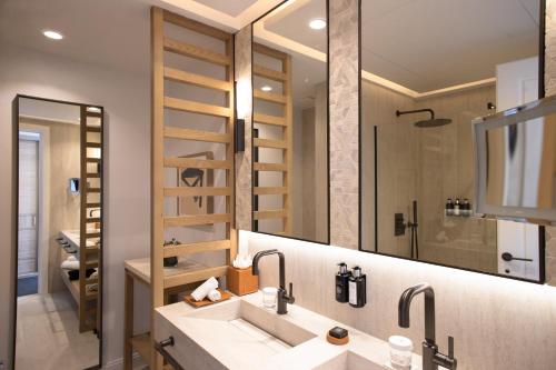 Deluxe Double or Twin Room with Sea View