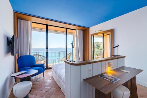 Room 32 m2 with Balcony - Sea View