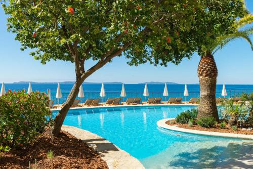 Room 105 ft² with terrace -Swimming pool level 