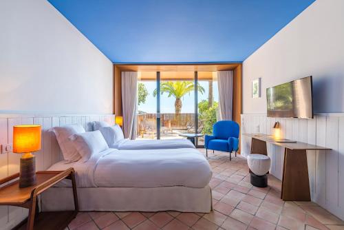 Room 105 ft² with terrace -Swimming pool level 