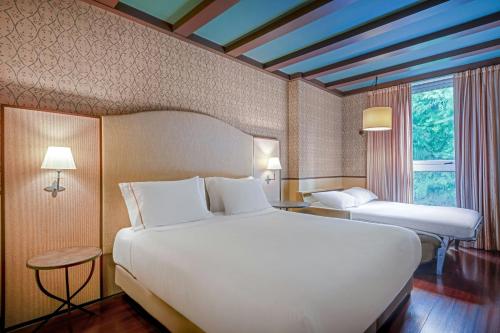 Deluxe Family King Room