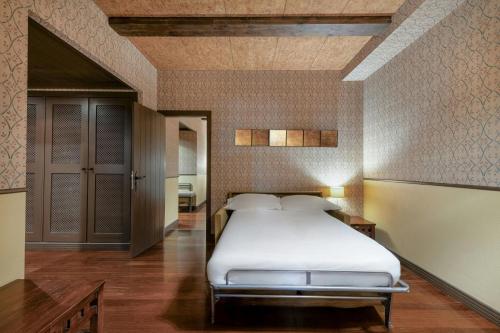 Deluxe Family King Room