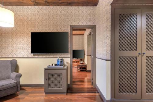Deluxe Family King Room