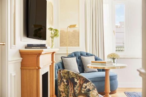 Deluxe Guest room with 1 King Bed