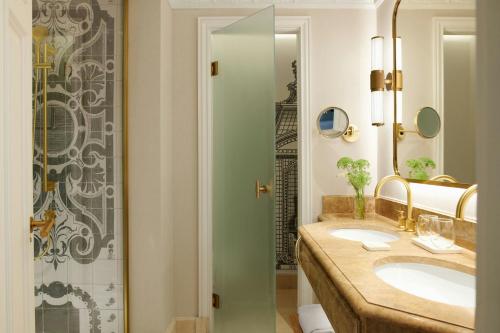 Premium Neptuno View Room with 2 Twin Beds