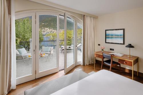 Suite with Lake View