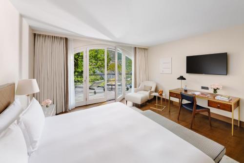 Grand Suite with Lake View