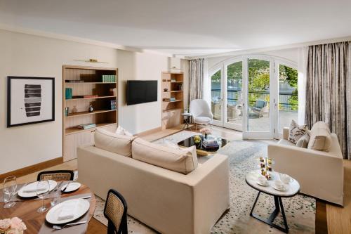 Grand Suite with Lake View