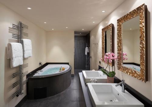 Two-Bedroom Suite with Lake View