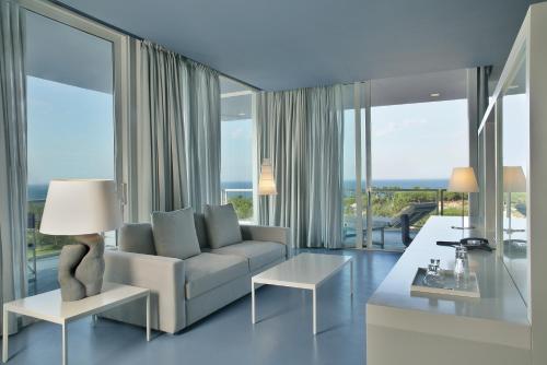 Premium Corner Loft (2 Adults + 1 Child)