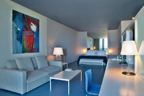 Premium Loft (2 Adults + 1 Child)