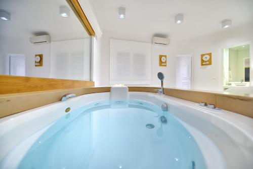 Amalia Five Bedroom Villa with Private Pool and Sea View