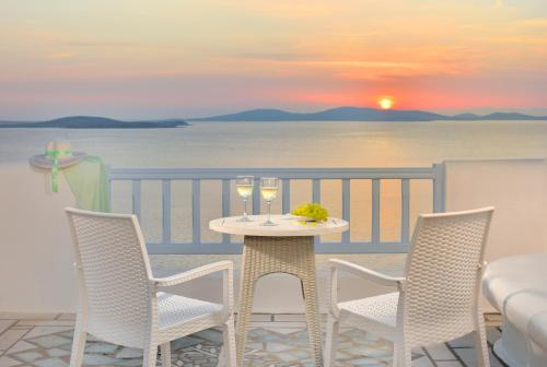 Family Suite with Partial Sea View