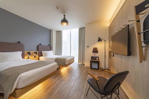 Moxy Large Premium Twin Room
