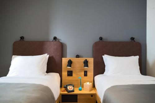 Moxy Cozy Queen Room