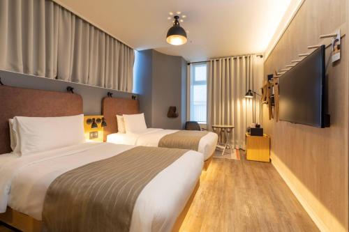 Moxy Twin Room