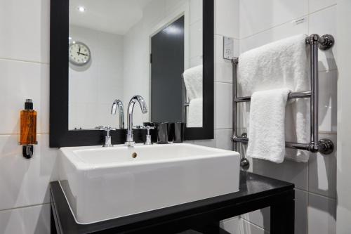 Club Room 
