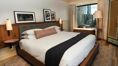 Emerald City Skyline Luxe