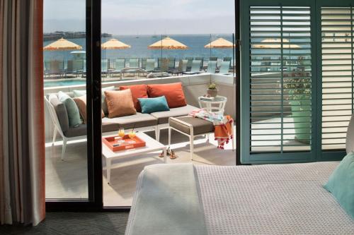 Ocean View Poolside - Two Queen