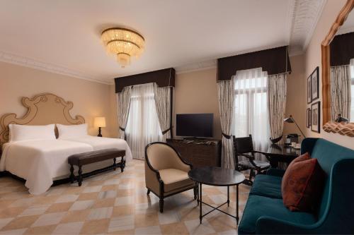 Grand Deluxe Twin Room