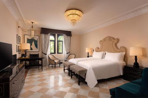 Grand Deluxe Twin Room
