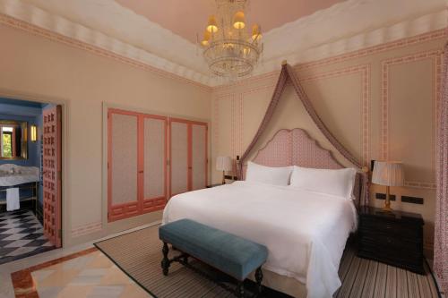 Deluxe King Suite