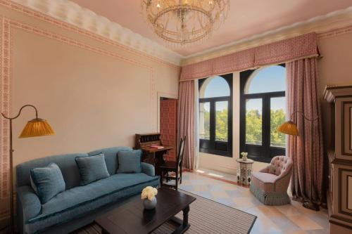 Deluxe King Suite