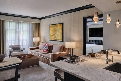 1 Bedroom Residential Suite, 1 King, Sofa bed