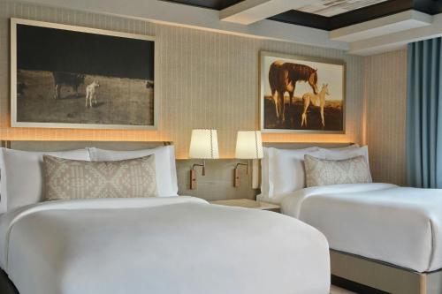 Guest room, 2 Queen, Mountain view