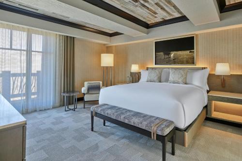 Club lounge access, 1 Bedroom Executive Suite