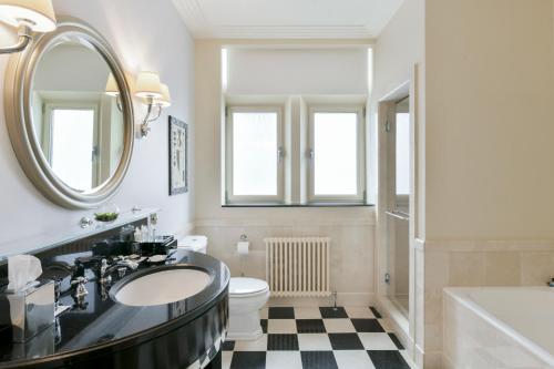 Luxury King Room