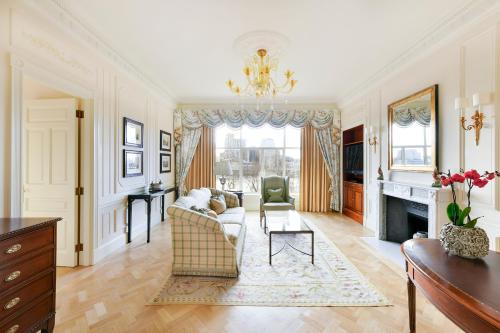 One Bedroom River View Suite 
