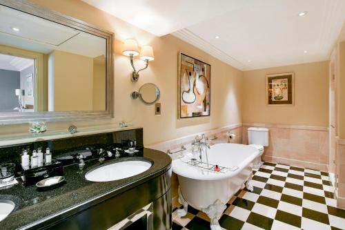 Deluxe Junior Suite Partial River View