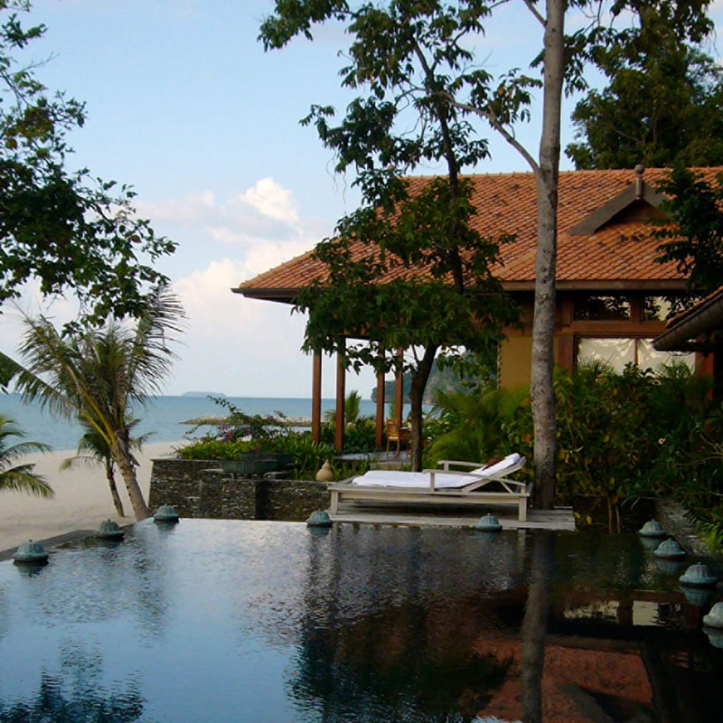 Two Bedroom Royal Villa with Pool king bed &amp; two twins