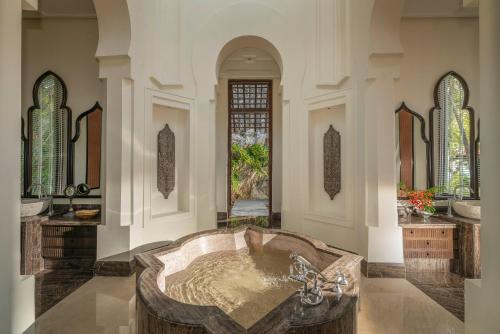 Royal Beach Villa One-Bedroom King Room with Pool
