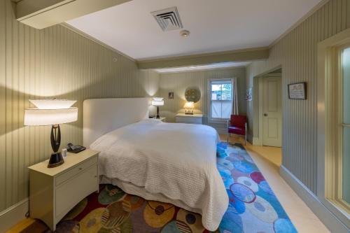 Deluxe Standard King Room