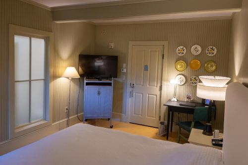 Deluxe Standard King Room