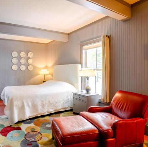 Deluxe Standard Queen Room 