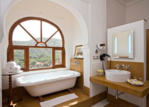Deluxe Suite:Complimentary Welcome Drink & Chef's Amenities on arrival