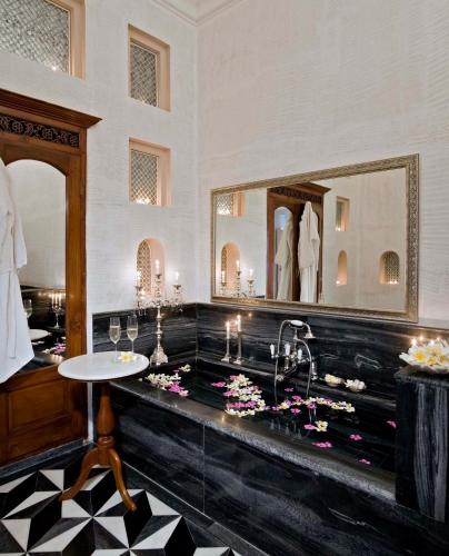 Deluxe Suite:Complimentary Welcome Drink & Chef's Amenities on arrival