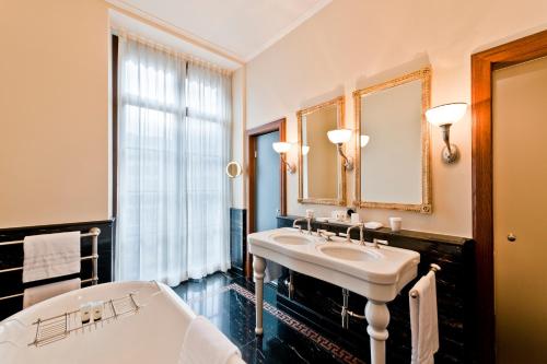 Deluxe Family Room with Rhine River View