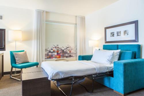 Aloft King Suite with Sofa Bed