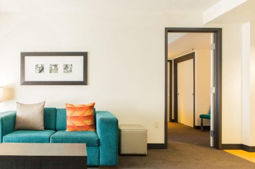 Ultra Savvy, Suite, 1 King, Sofa bed