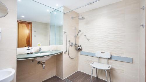 Twin Room with Accessible Roll In Shower
