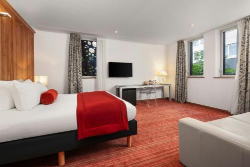 Privilege Queen Room