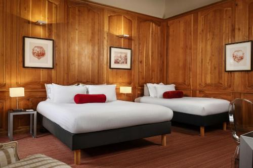 Superior Queen Room with 1 queen bed and 1 single bed 