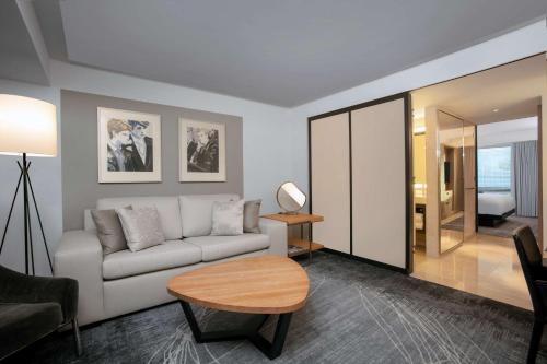 King Suite with River View 