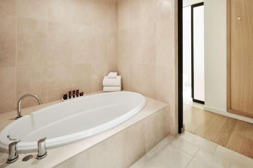 Luxury Corner King Suite with Sofa Bed